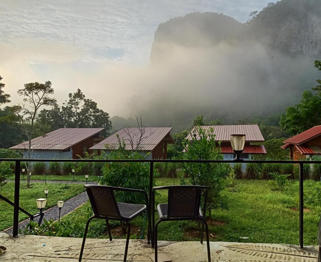Hotel Bansuanphutarn à Ban Pha Saeng Lang Extérieur photo