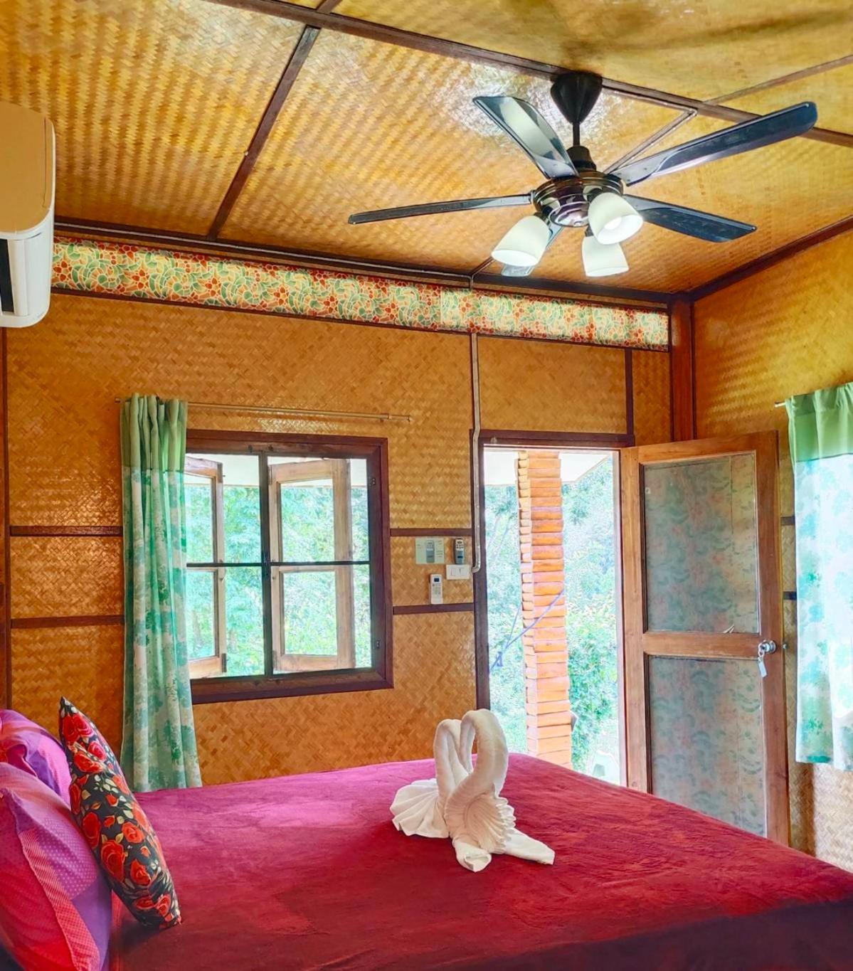 Hotel Bansuanphutarn à Ban Pha Saeng Lang Extérieur photo